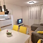 Appartement Nps - Only 10 Minutes From The Pula
