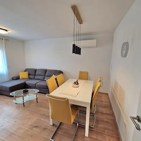 Appartement Nps - Only 10 Minutes From The Pula